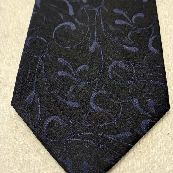Brand New Stylish Tie By ALFANI - Picture 2 of 4